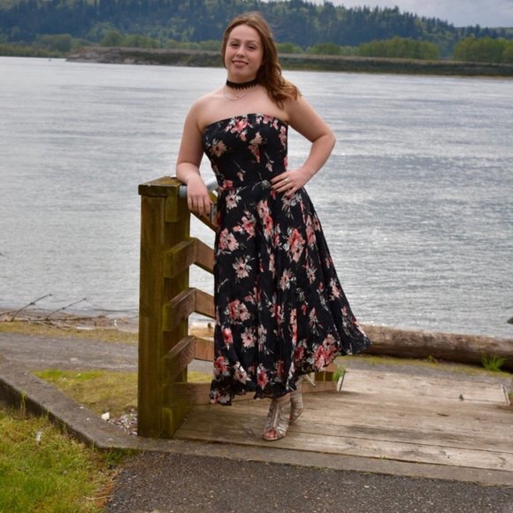 Meet your Posher, Tonie - Picture 4 of 8